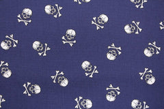 Baumwollstoff Creepy Skulls