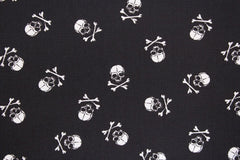 Baumwollstoff Creepy Skulls