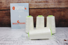 4 Konen Overlock Garn by Qjutie - 510 ecru