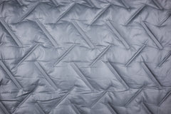 Reststück: 1,90 m - Steppstoff grau geprägtes Muster