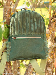Plüsch Breitcord Plön in der Farbe oliv Nähbeispiel Rucksack bei Der Buntspecht