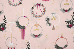 Baumwollstoff X-Mas Kränze - rosa