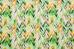 Reststück: 1,40m - Baumwolle Stretch Satin Aquarell Chevron- Kiwi bunt