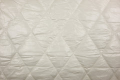 Reststück: 1,80 m - Steppstoff wollweiß hochglänzend beidseitig gesteppt