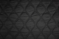 Reststück: 1,50 m - Steppstoff schwarz Tropfenmuster mit schwarzer Fellabseite