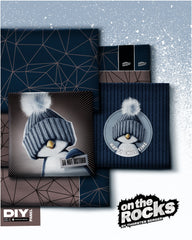 Kissen Panel Velvet On The Rocks - Penguin by Thorsten Berger
