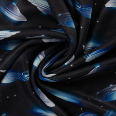 Alpenfleece Digital vom Buntspecht Shop mit Ufos auf schwarzem Hintergrund