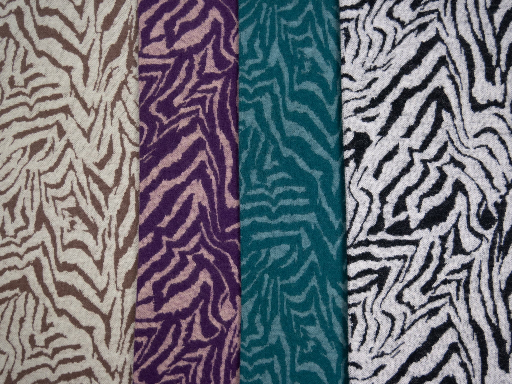 Baumwoll Jacquard Jersey Emily Animal Streifen alle Farben von Swafing bei Der Buntspecht