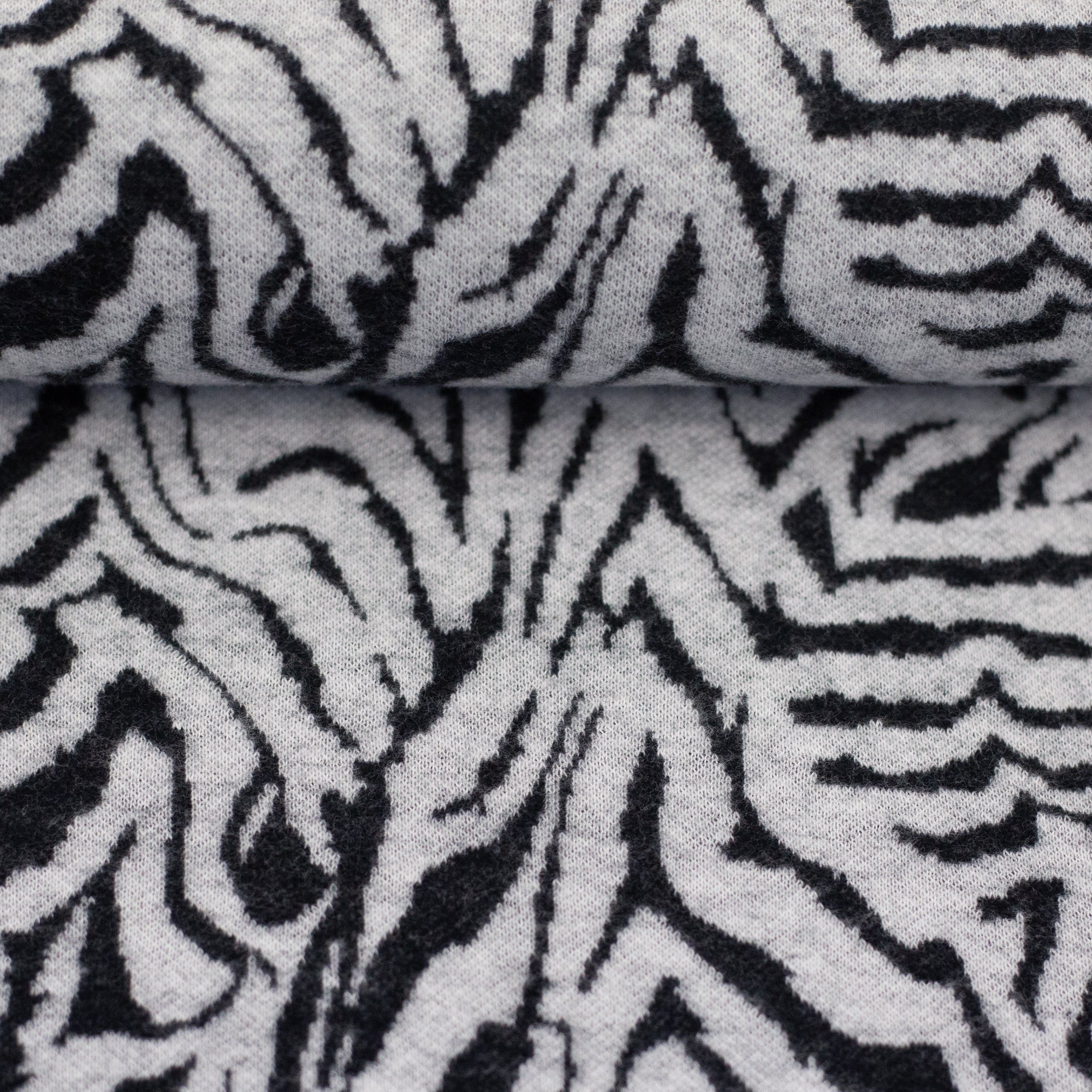 Baumwoll Jacquard Jersey Emily Animal Streifen in schwarz von Swafing bei Der Buntspecht
