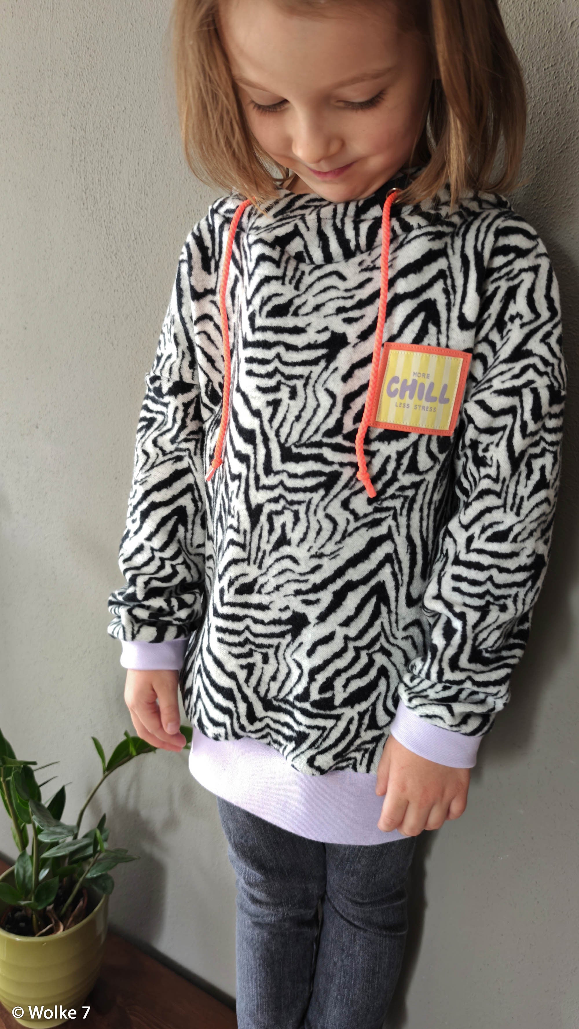Hoodie aus Baumwoll Jacquard Jersey Emily Animal Streifen in schwarz bei Der Buntspecht