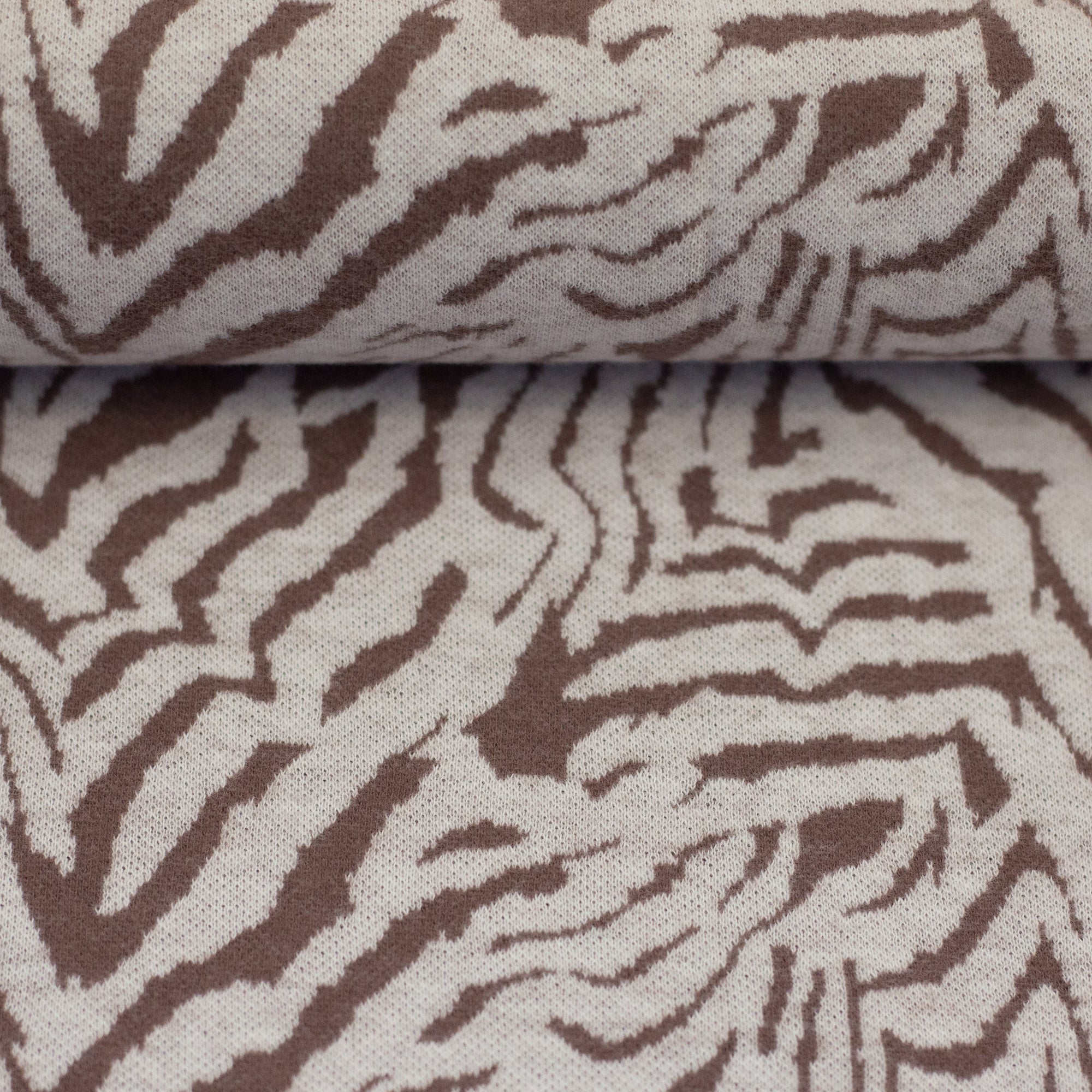 Baumwoll Jacquard Jersey Emily Animal Streifen in taupe von Swafing bei Der Buntspecht